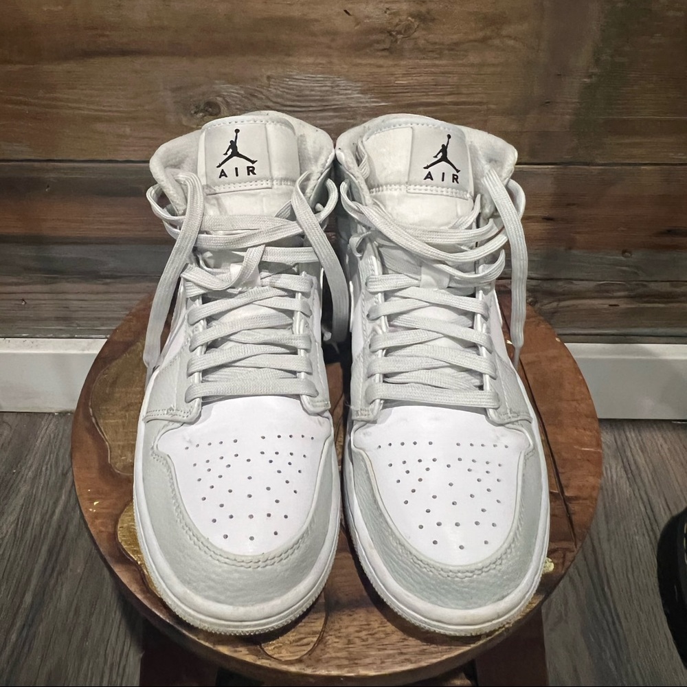 Air jordens size 8.5